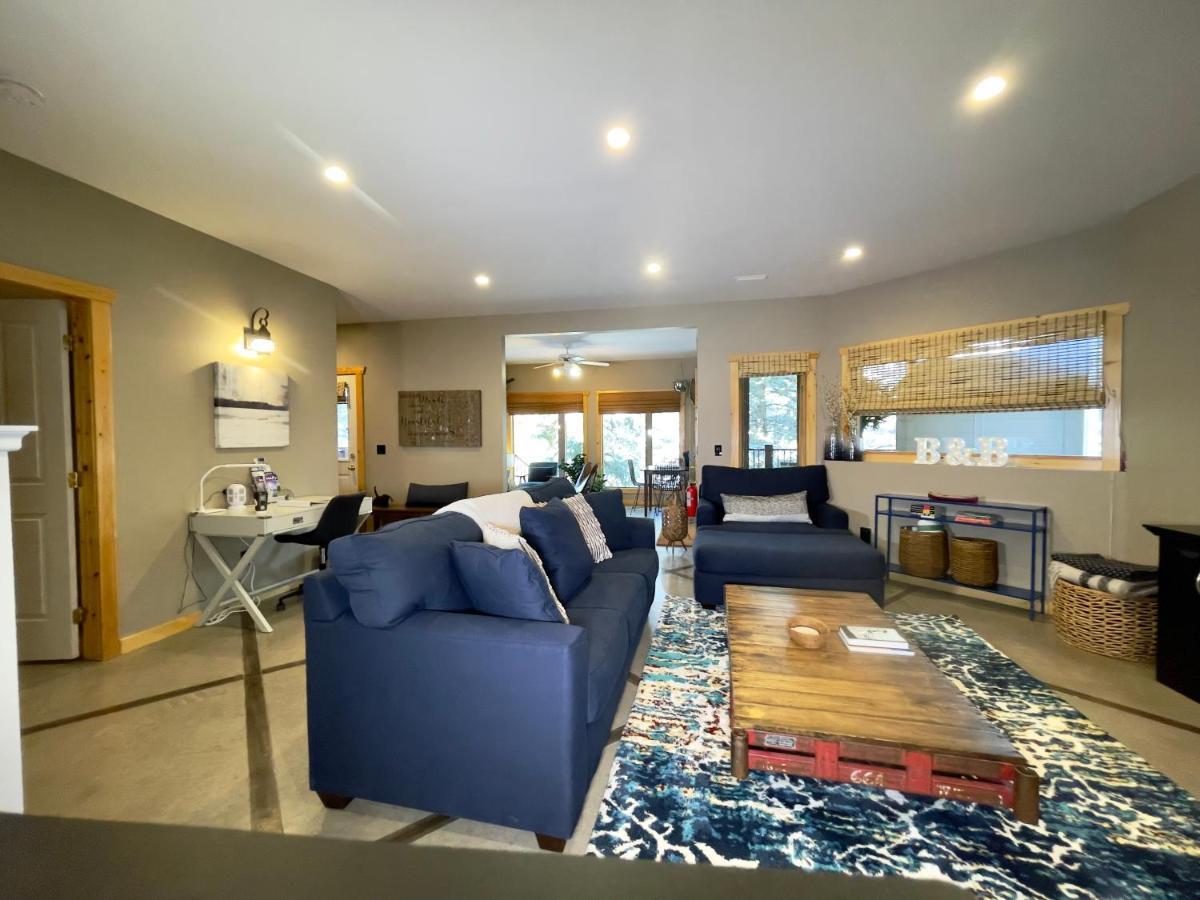 Blanchard Mountain Bnb キャンモア エクステリア 写真